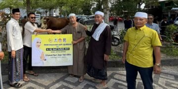 Wakil Ketua DPR RI Sari Yuliati Salurkan Dua Ekor Sapi Kurban Jenis Premium ke Masjid Agung Mujahidin Selong dan Masjid Agung Praya
