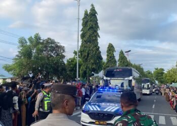 Aparat Kepolisian Kawal Kepulangan Jamaah Haji Kloter 3 Asal Lombok Barat