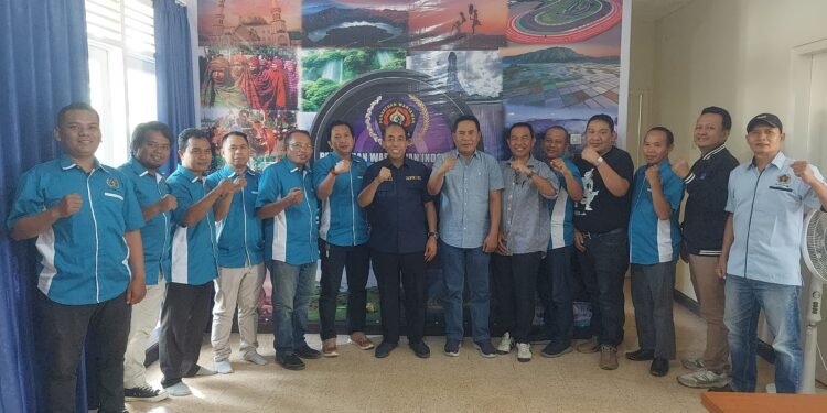 Kunjungi Sekretariat PWI NTB, Ketua KONI Nyatakan Dukungan Penuh untuk Porwada 2026