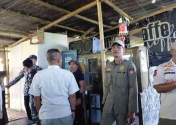 Ganggu Ketertiban Umum, Satpol PP Lotim Tertibkan Cafe di Desa Lenek Lauk