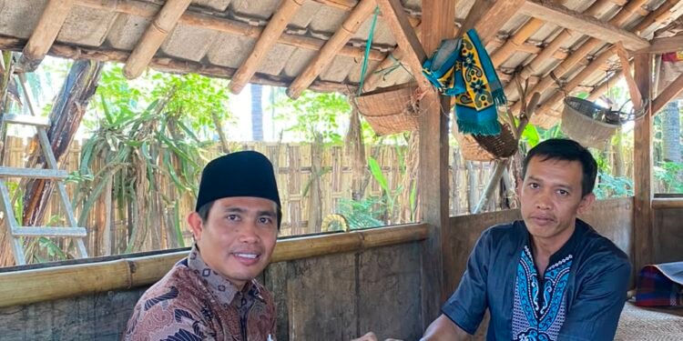 BAZNAS Lombok Timur Serahkan Kartu Asuransi kepada Kelompok Tani Barokah Zakat Desa Gunung Malang