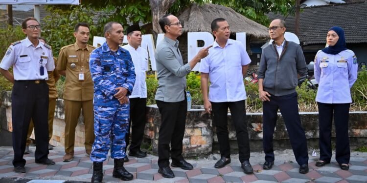 Atasi Kemacetan Rembiga, Miq Iqbal dan Bang Aji Mohan Turun Bersama