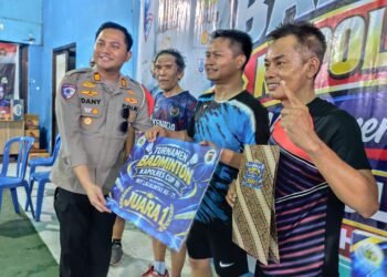 Bertanding di Balai Wartawan, Pasangan Kapolres LotimJuara Badminton Kapolres Cup3