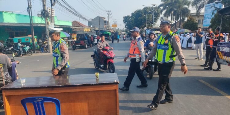 Hultah di NWDI Anjani, Satlantas Polres Lotim Alihkan Kendaraan ke Jalur Alternatif