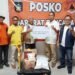 Tanggap Bencana Kebakaran Desa Adat Sade, Bank NTB Syariah Salurkan Bantuan Air Bersih dan Paket Sembako