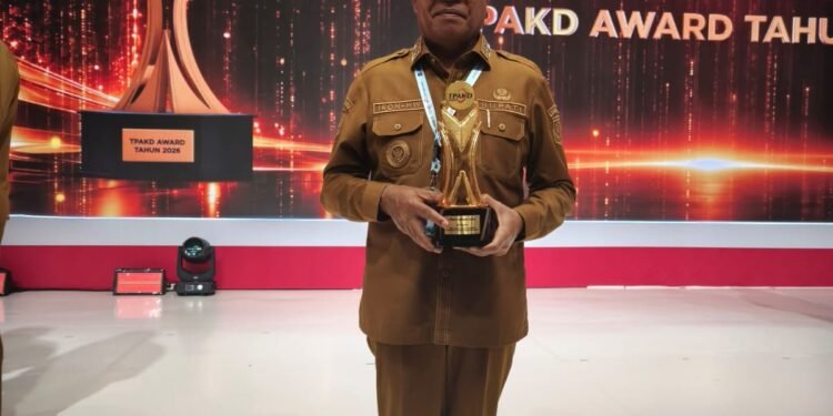 Lagi Bupati Lotim Terima Penghargaan Nasional, Giliran TPAKD Terbaik Wilayah Nusra, Maluku dan Papua